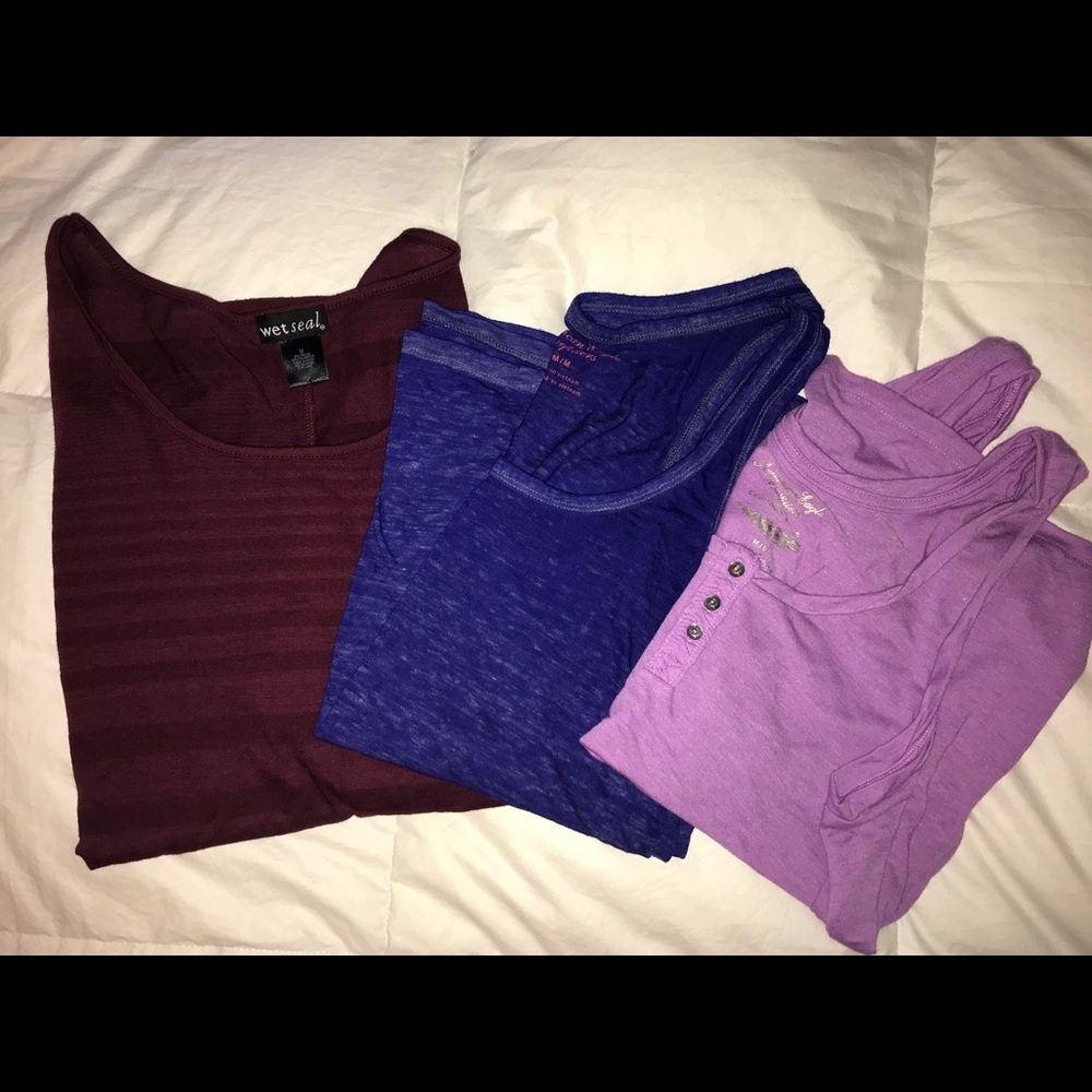 JUST the 2 tanks. Quarter sleeve shirt is sold.